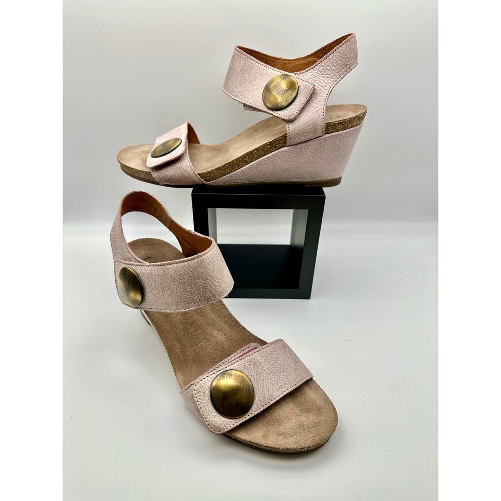 Taos Carousel 2 Leather Wedge Sandals Women 9 9.5 EU 40 Taupe Metallic Medallion